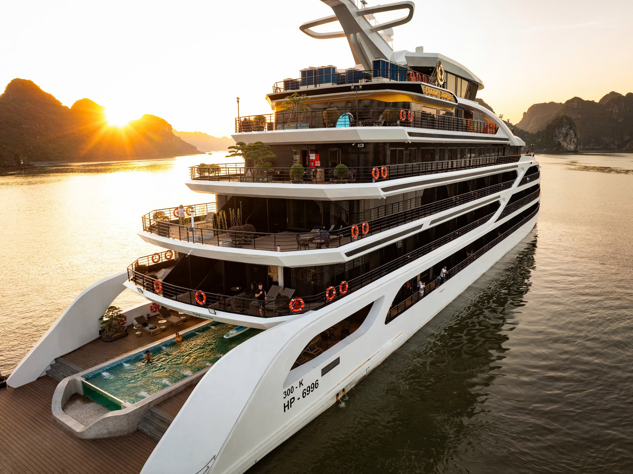 Du Thuyền Diana Cruise 6 Sao Lan Hạ 2 Ngày 1 đêm