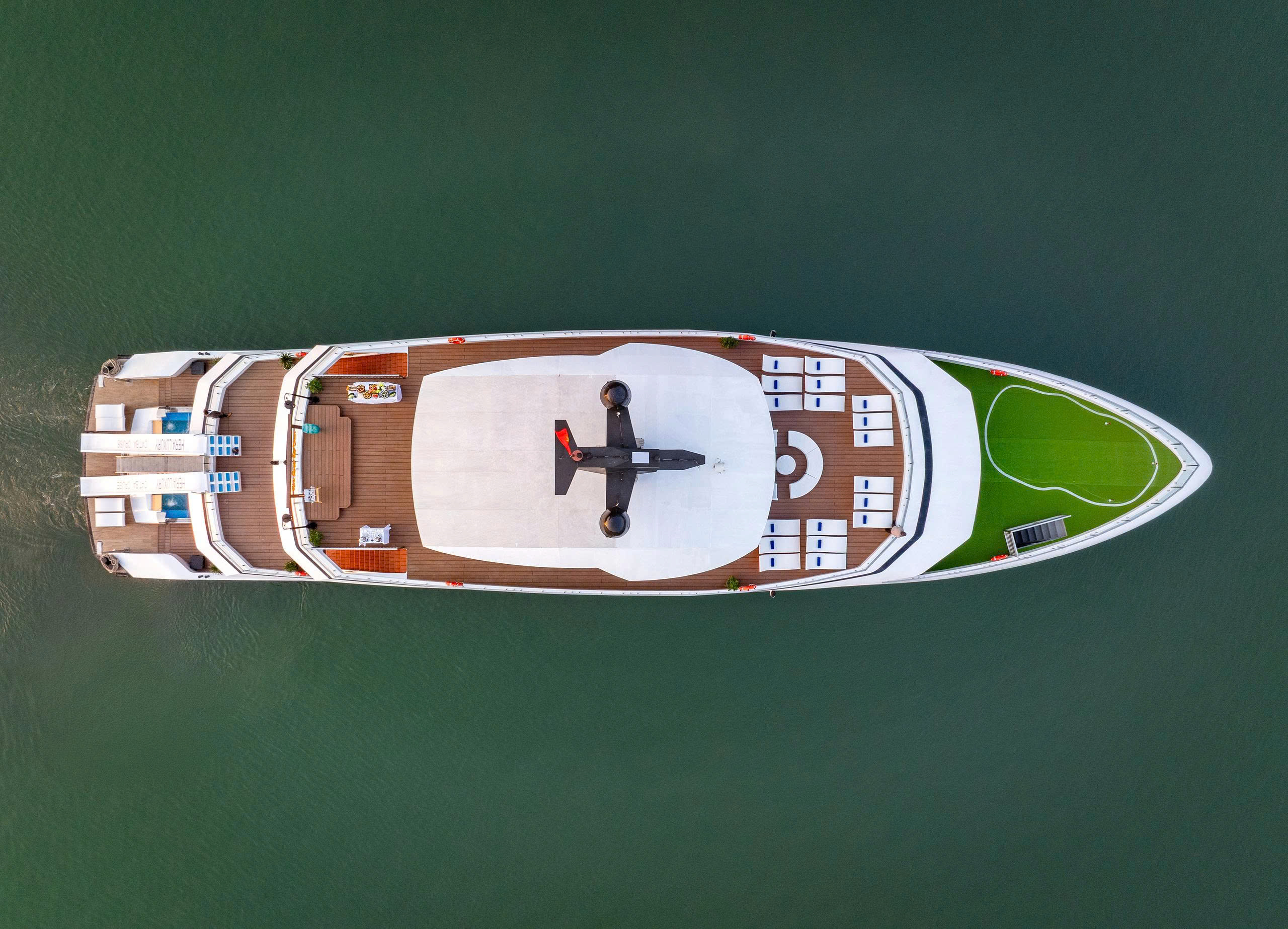 Du Thuyền Hera Cruise 1 Ngày 1 Du Thuyền Hera Cruise 1 Ngày 1