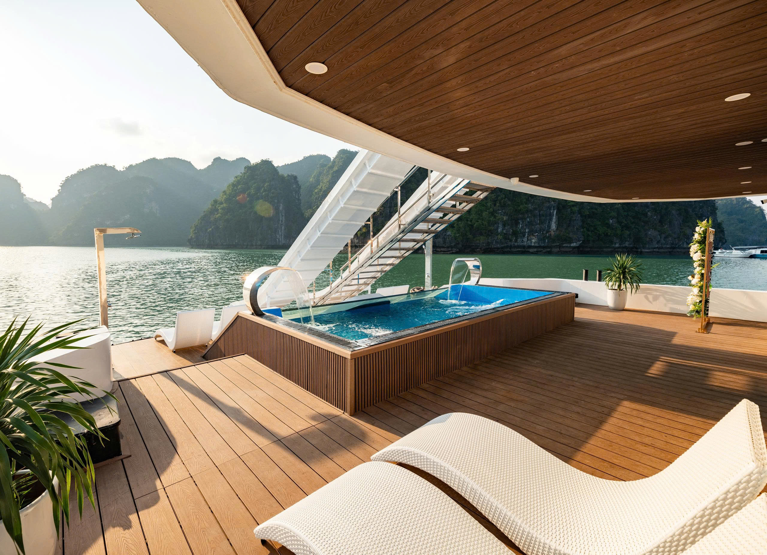 Du Thuyền Hera Cruise 1 Ngày 8 Du Thuyền Hera Cruise 1 Ngày 8