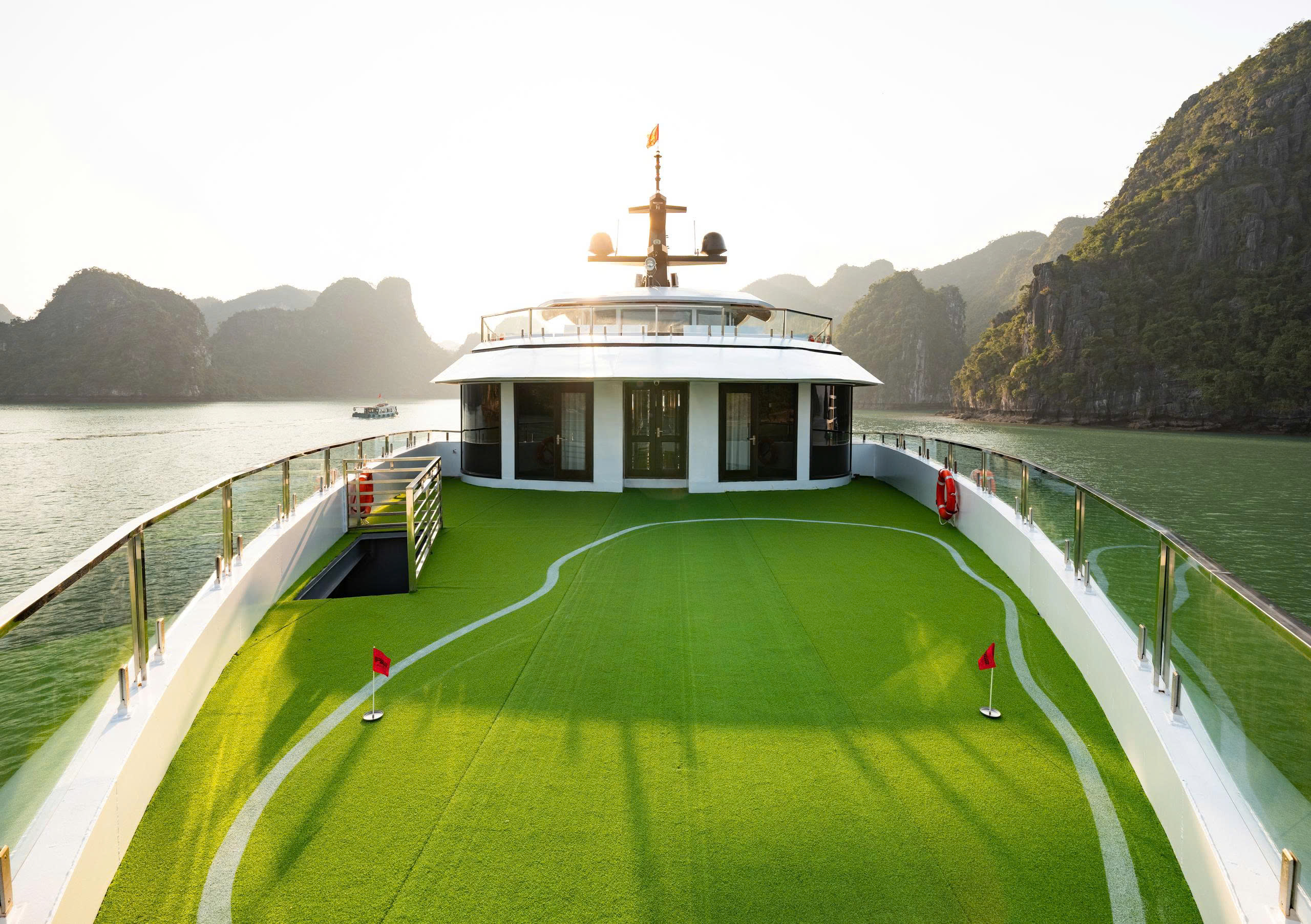 Du Thuyền Hera Cruise 1 Ngày 9 Du Thuyền Hera Cruise 1 Ngày 9